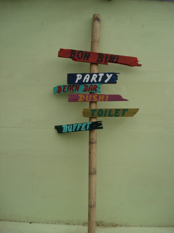 Caribische wegwijzer op paal/statief