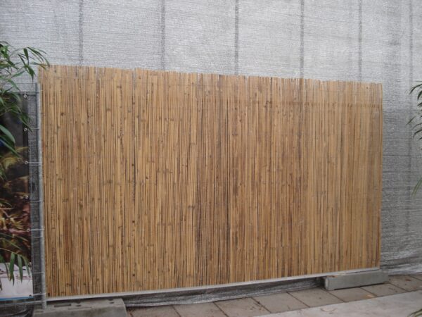 Bamboemat op bouwhek - kunstofvoet en klemmen